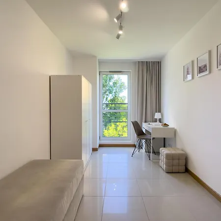 Apartamento Quiet 2br | Metro Wilanowska Varsóvia
