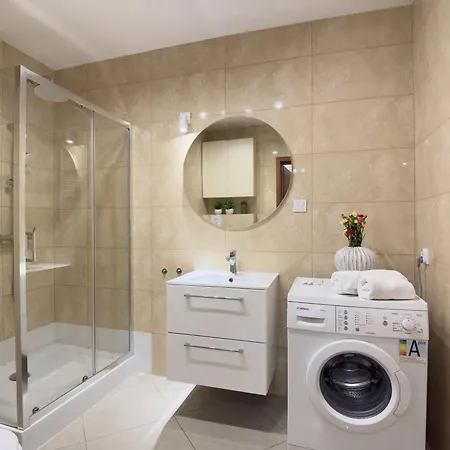Quiet 2br | Metro Wilanowska