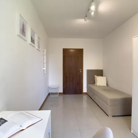 Quiet 2br | Metro Wilanowska Apartamento *