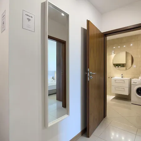 Quiet 2br | Metro Wilanowska Apartamento *