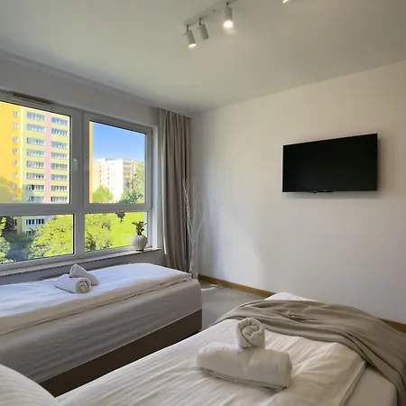 Quiet 2br | Metro Wilanowska Apartamento Varsóvia